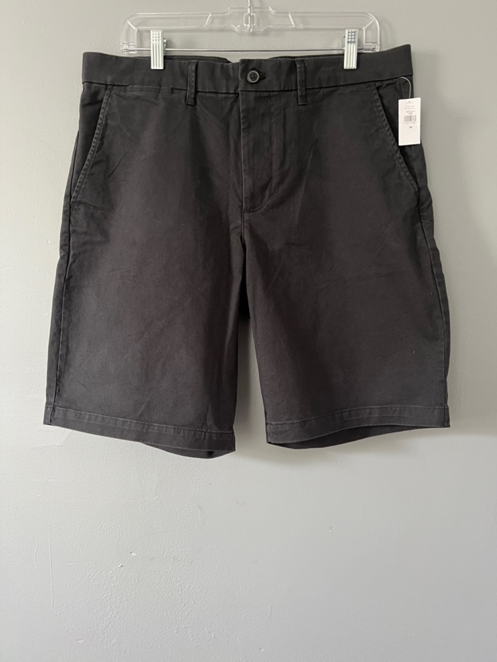 GAP Men's Black Flat-Front Chino Shorts
